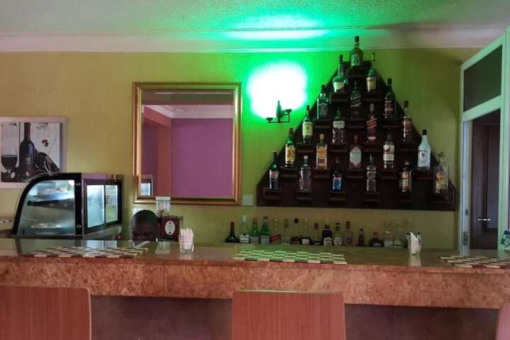 Lounge 40 of 53