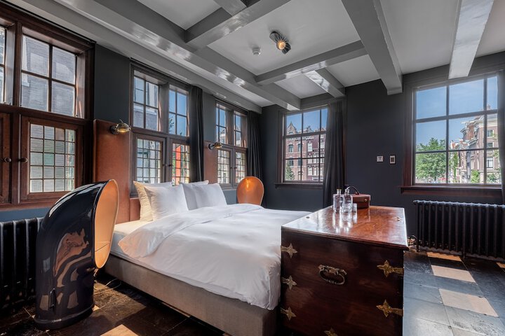 Room 15 of 103