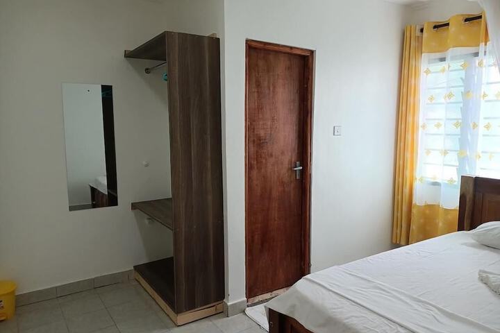 Room 11 of 25