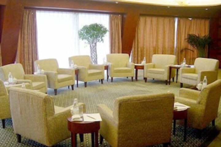 Lounge 36 of 60