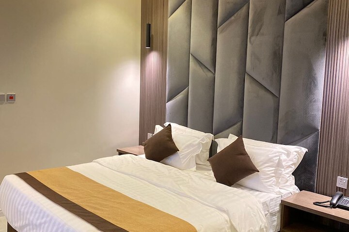 Room 4 of 19