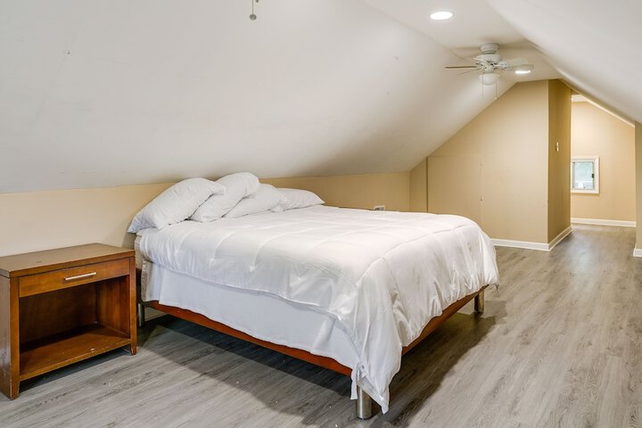 Pet-friendly Home w / Yard Near Downtown Royal Oak