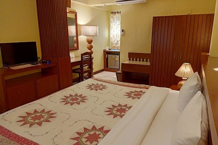 Room 13 of 80