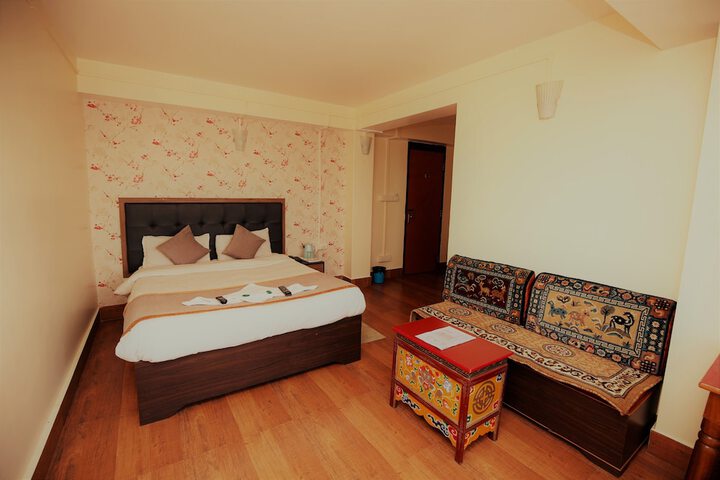 Room 6 of 25