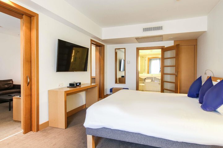 Room 49 of 268