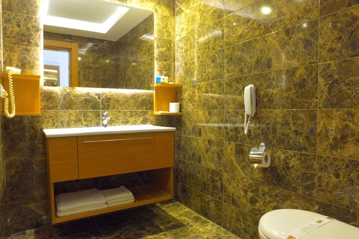 Room 17 of 42