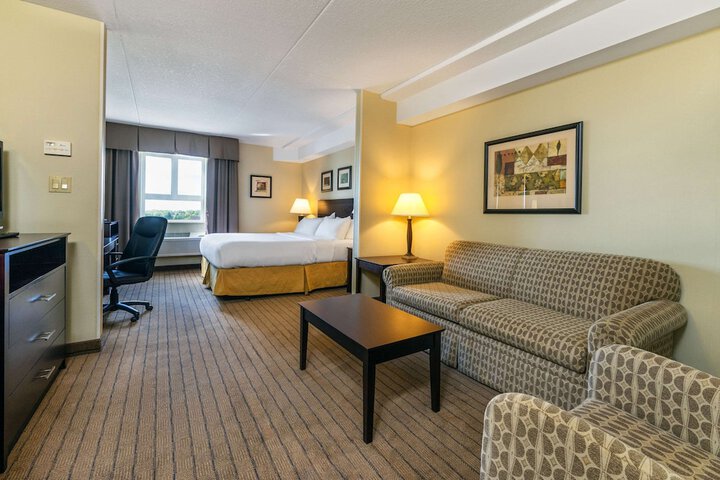 1 King Bed (8 of 13)