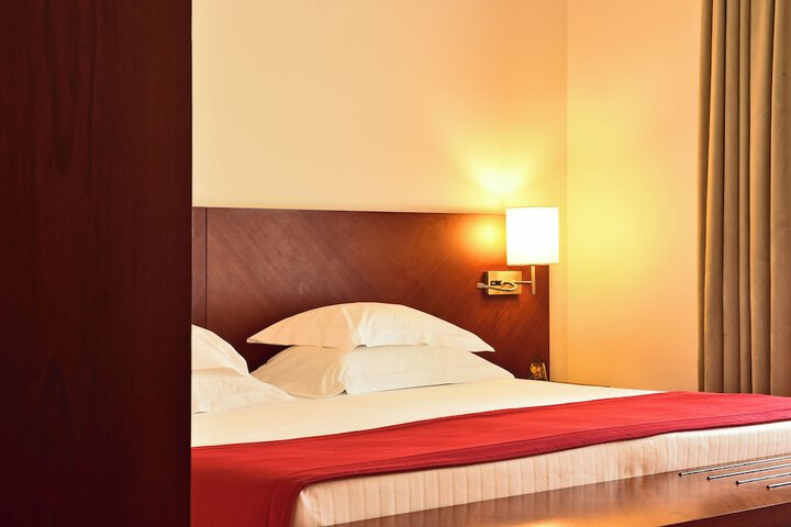 Room 4 of 38