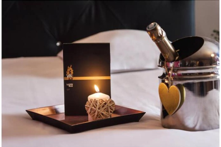 Champagne service