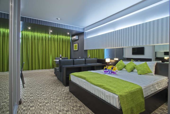 Room 11 of 49