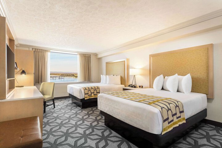 Executive Suite King Bed Accessible (12 of 22)