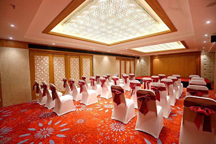 Ballroom/Hall 64 of 74
