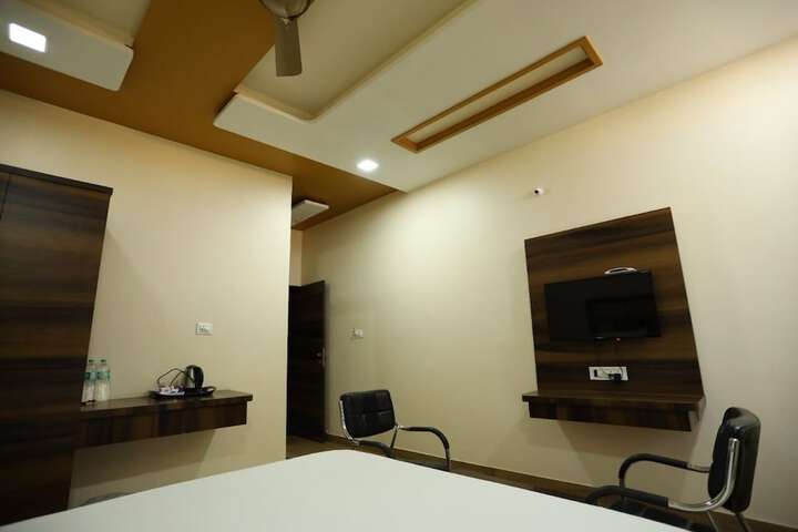 Room 27 of 39