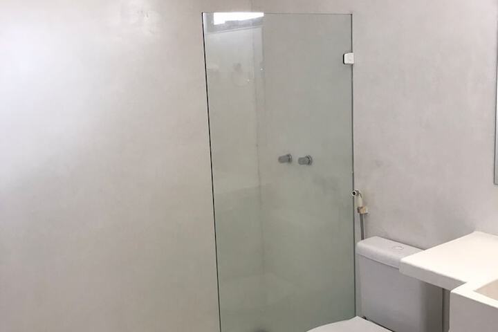 Room 32 of 46