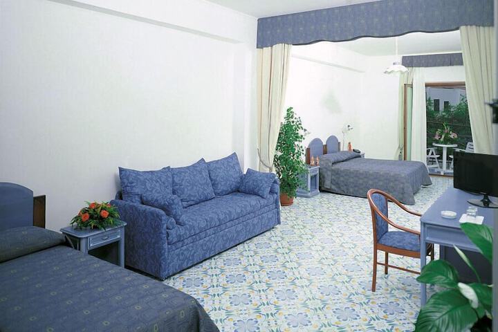 Room 5 of 44