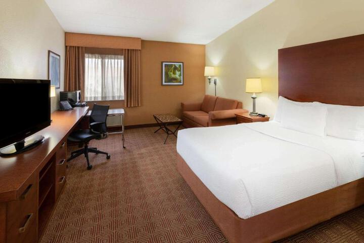 2 Double Beds (8 of 13)
