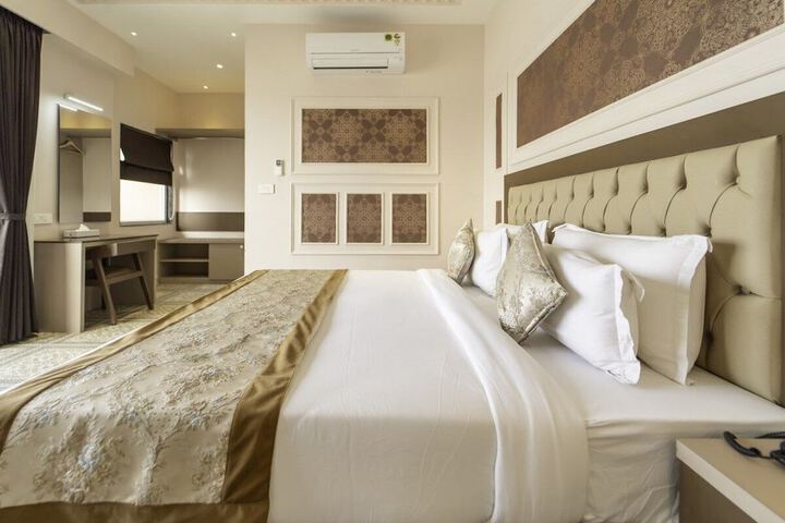 Room 32 of 68