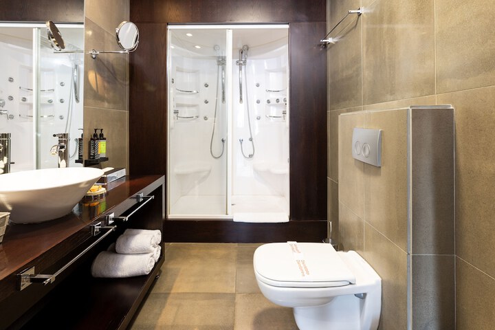 Room 10 of 50