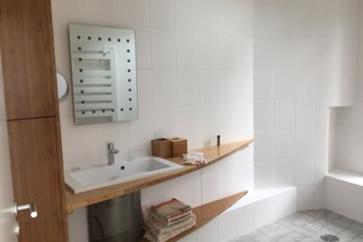 Room 4 of 20