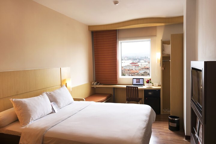 Room 11 of 35
