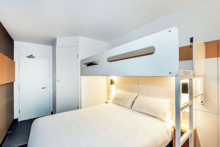 Room 4 of 19