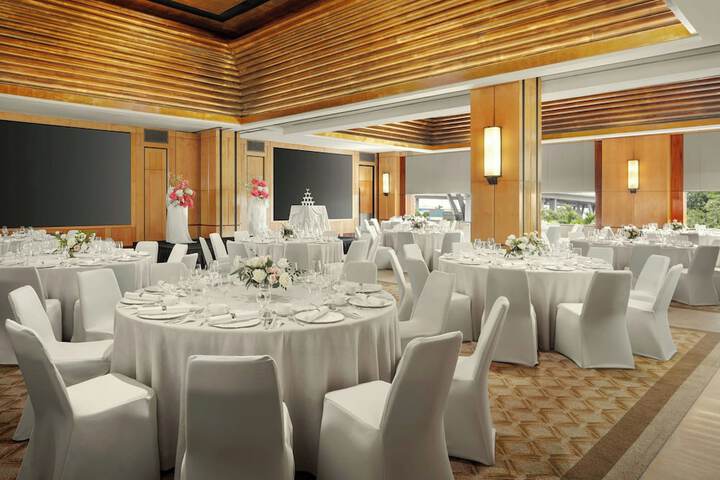 Ballroom/Hall 131 of 146