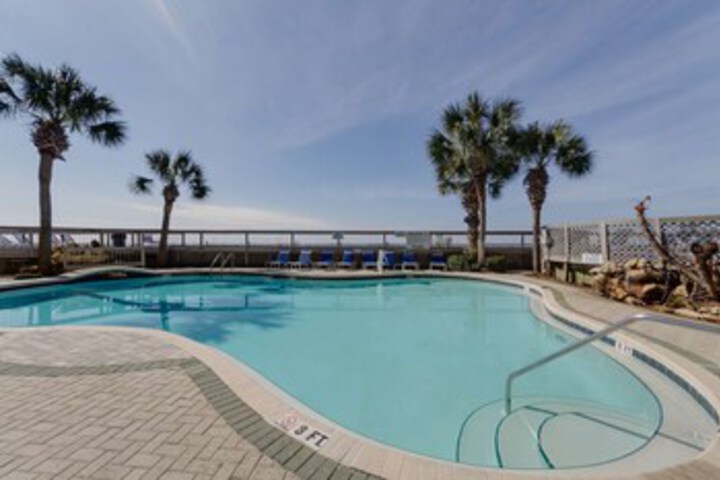 Pool 125 of 185