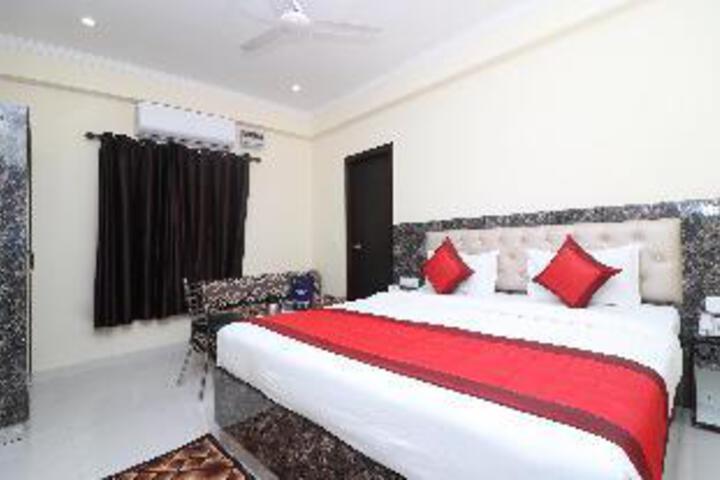 Room 8 of 20