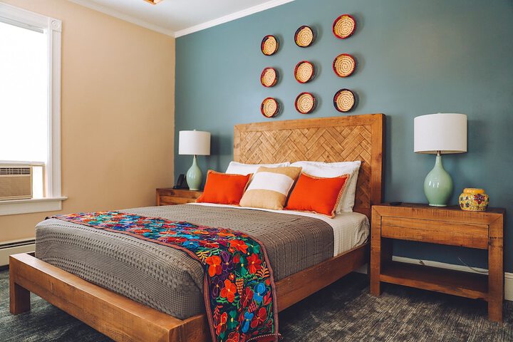1 Queen Bed (18 of 40)