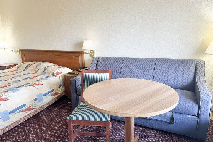 1 King Bed (44 of 44)