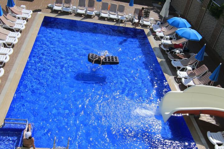 Pool 15 of 28