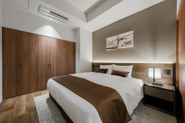 Room 5 of 122
