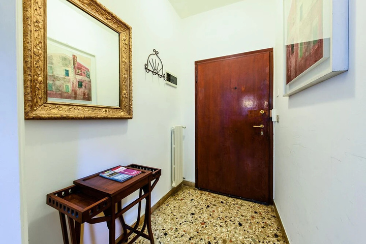 Room 9 of 15