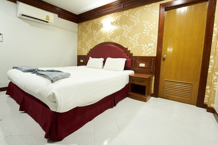 Room 38 of 136