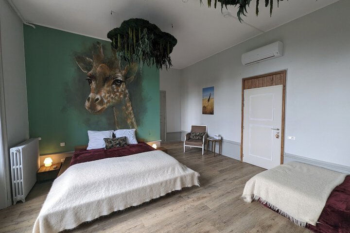 Room 10 of 27