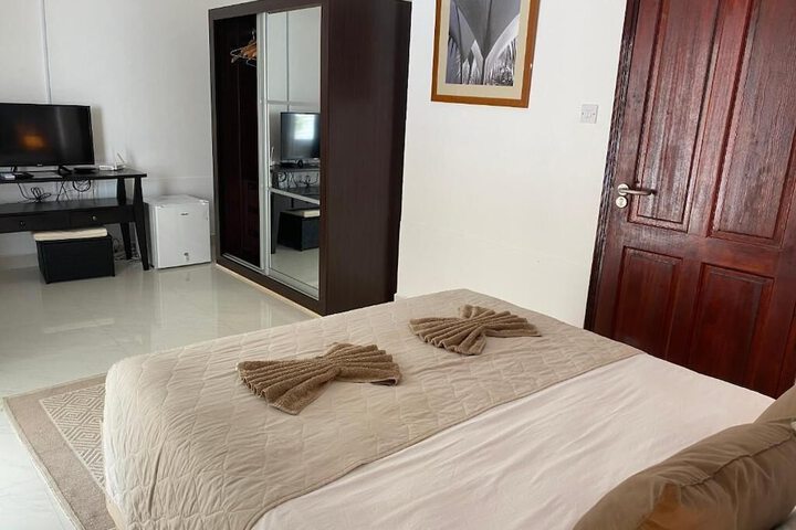 Room 3 of 16