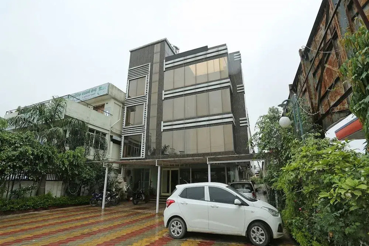 OYO 16550 Hotel Kenil Star