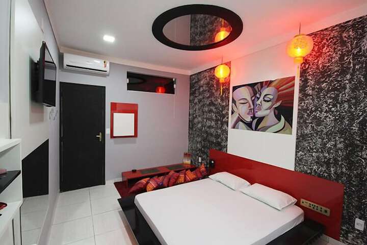 Room 11 of 33