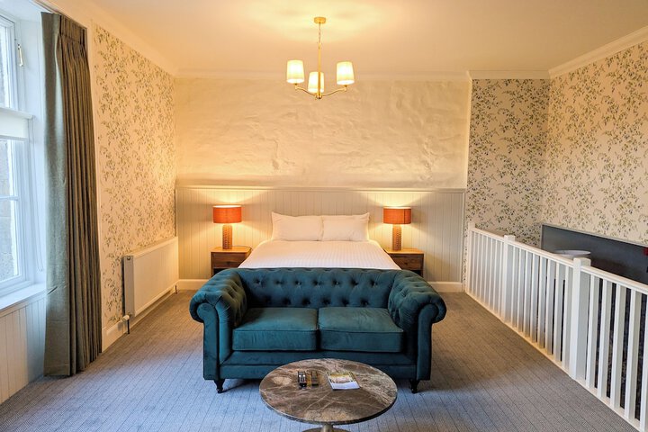 Room 43 of 174