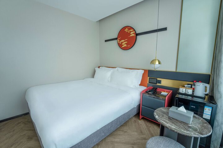 Room 11 of 52