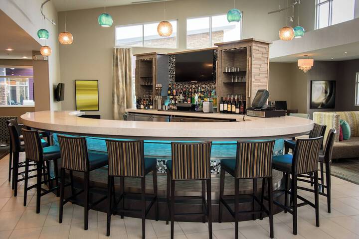 Lobby lounge