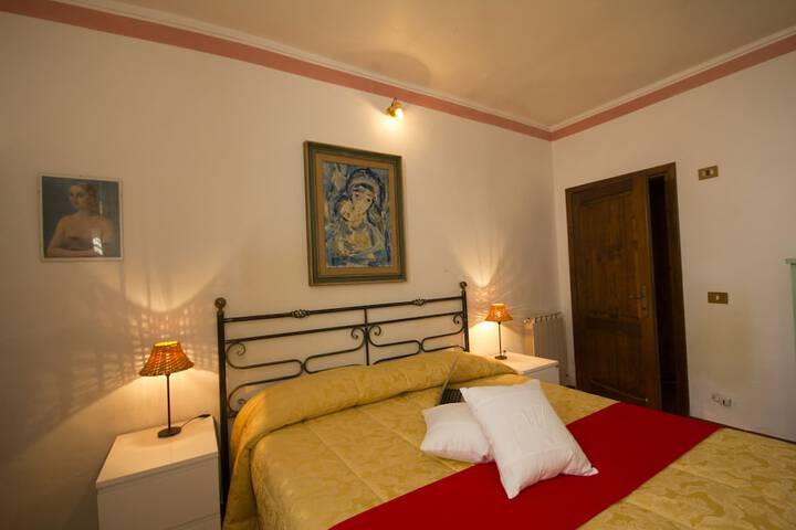 Room 4 of 33