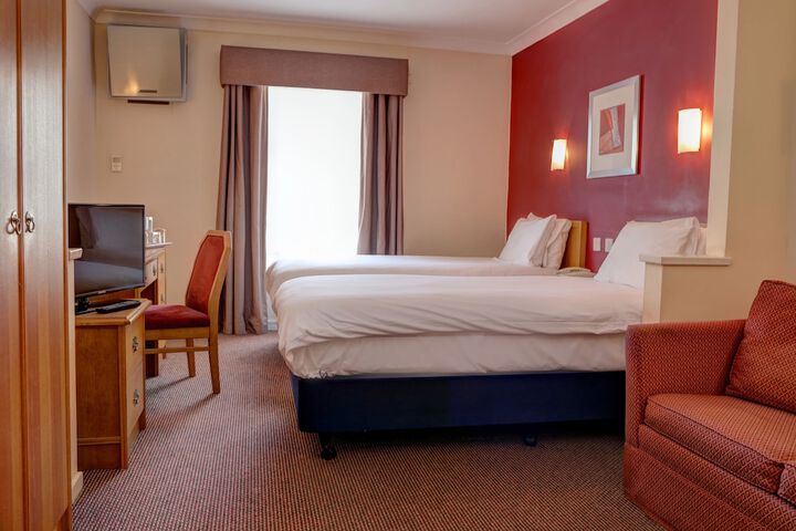 Room 6 of 19