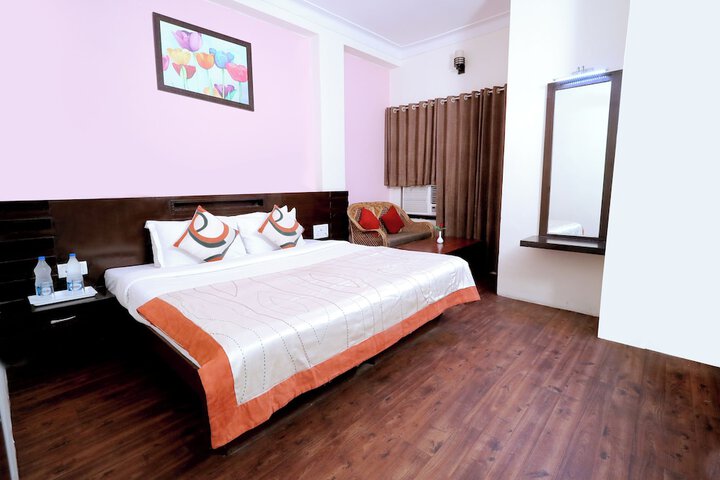 Room 10 of 24
