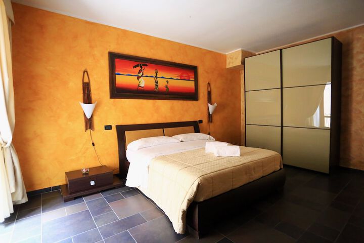 Room 12 of 38