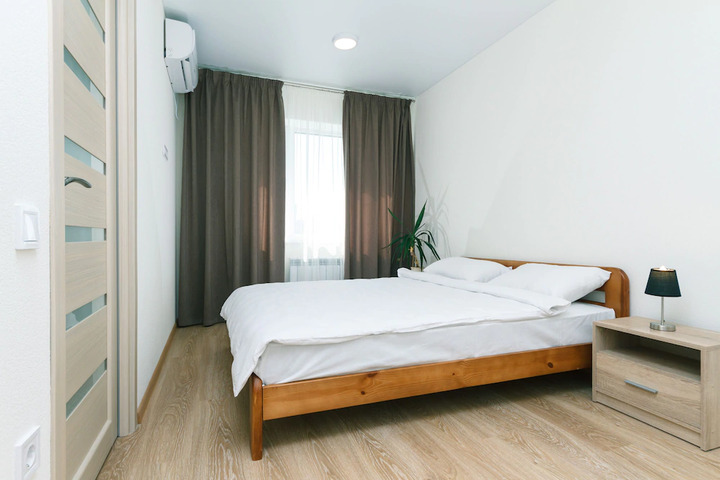 Room 6 of 10