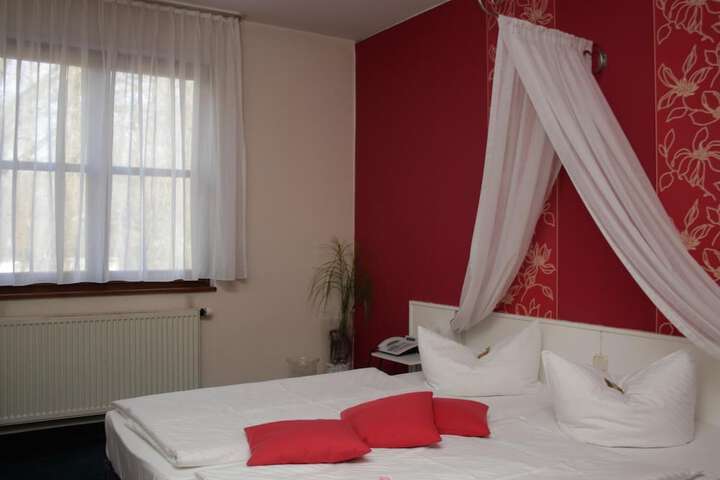 Room 8 of 33