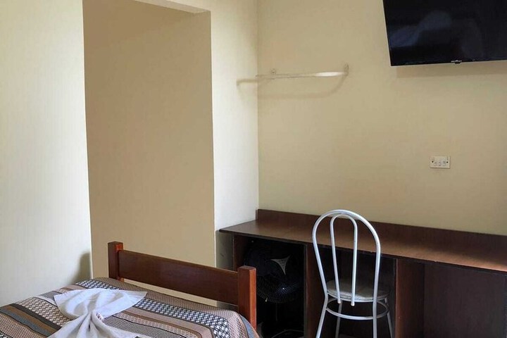 Room 4 of 12