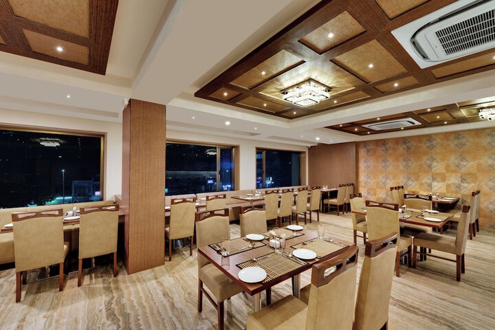 Dining 19 of 22
