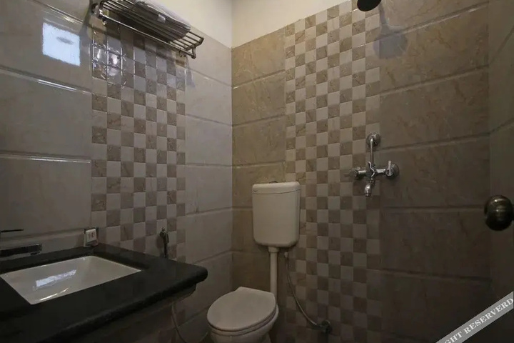 Room 5 of 18